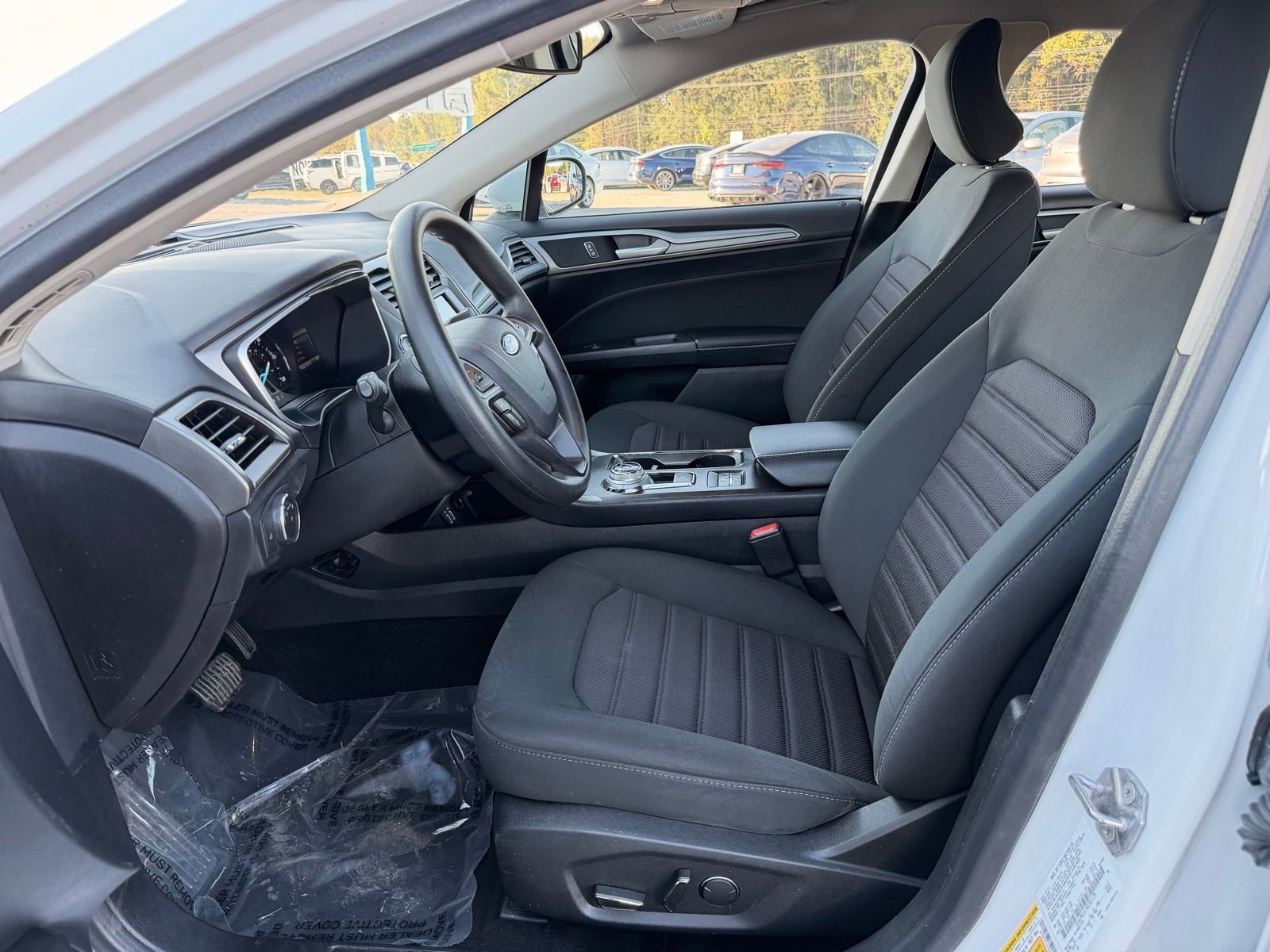 Used 2019 Ford Fusion SE image 12