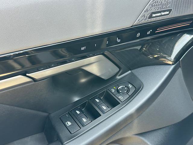 Used 2024 BMW 530i xDrive w/ Premium Package AWD/4WD image 16