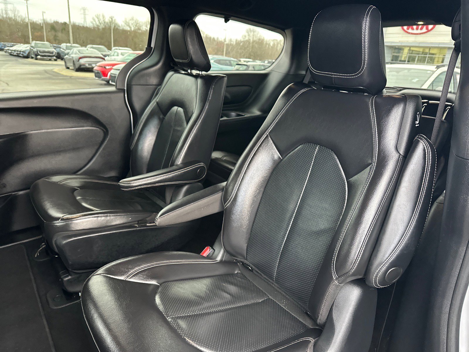 Used 2022 Chrysler Pacifica Touring-L w/ S Appearance Package image 8