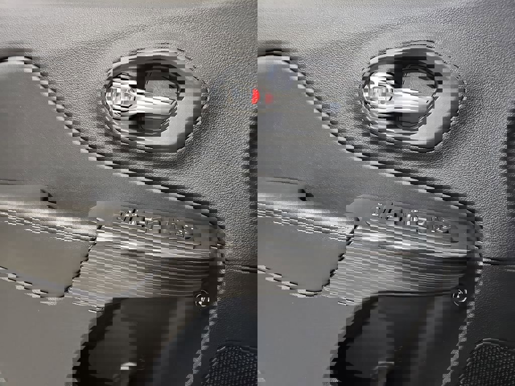 Used 2016 Jeep Cherokee Limited image 29