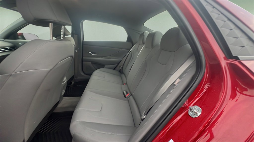 Certified 2024 Hyundai Elantra SE image 12