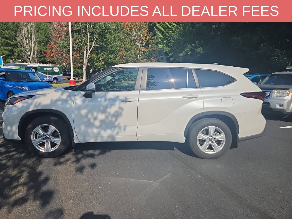 Certified 2025 Toyota Highlander LE AWD/4WD image 4