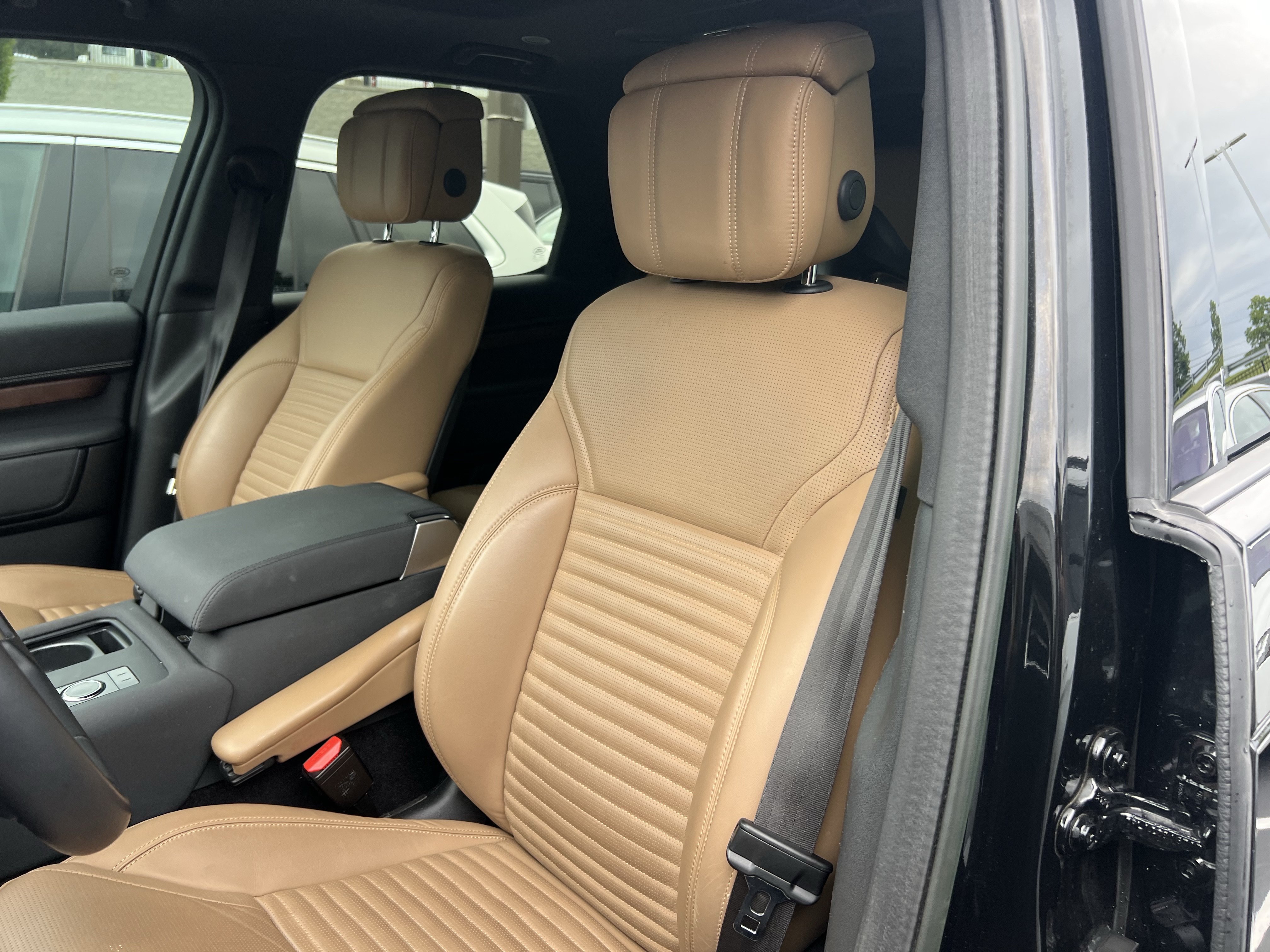 Certified 2023 Land Rover Discovery HSE R-Dynamic AWD/4WD image 17