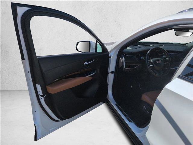 Used 2023 Cadillac XT4 Sport image 11