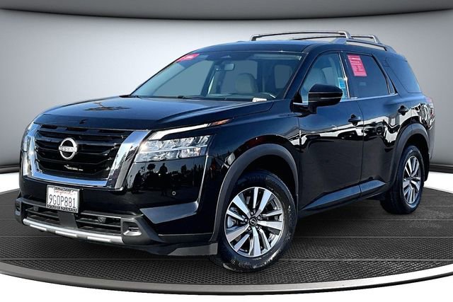 Certified 2023 Nissan Pathfinder SL FWD image 3