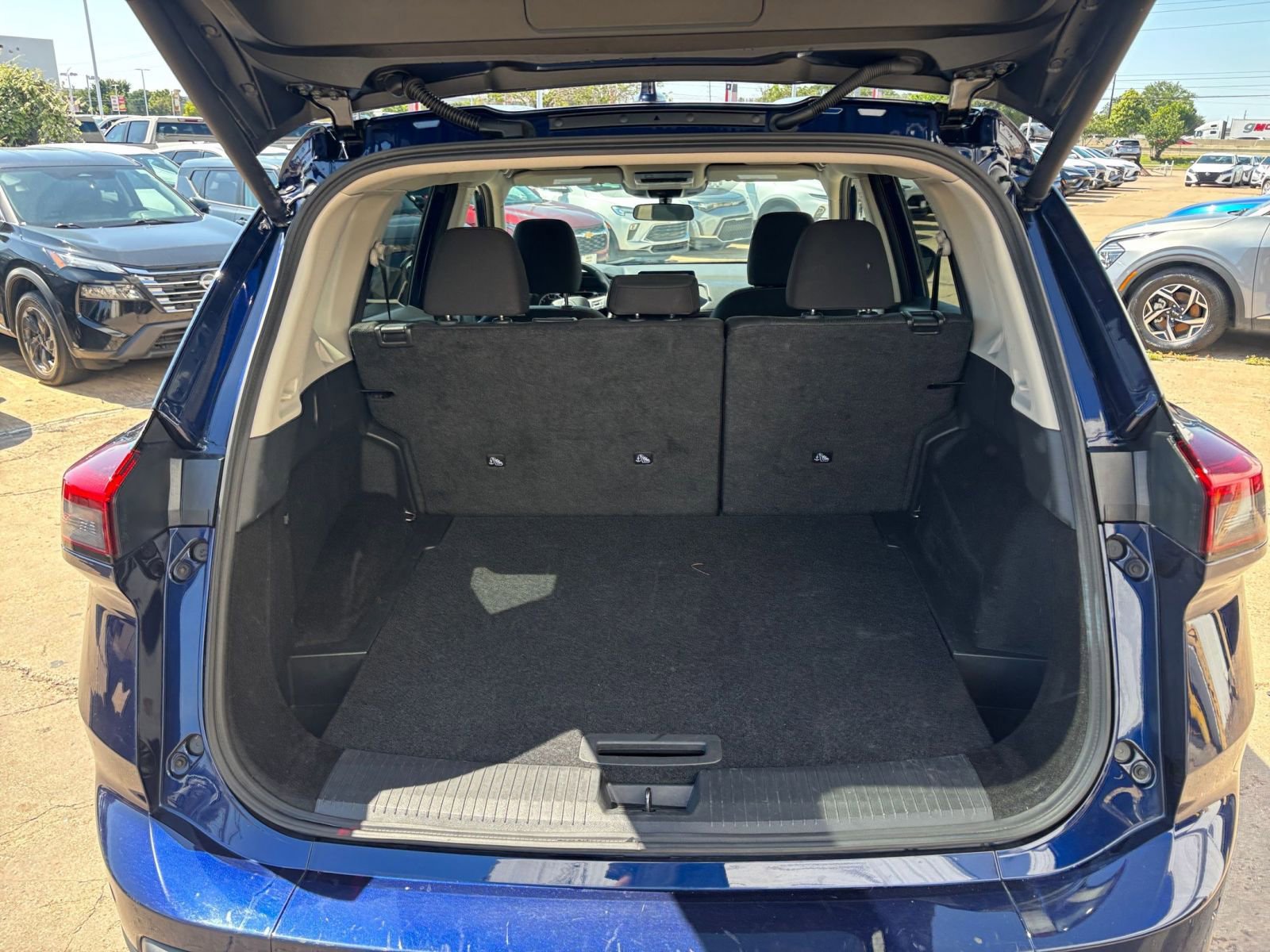 Used 2025 Nissan Rogue SV AWD/4WD image 33