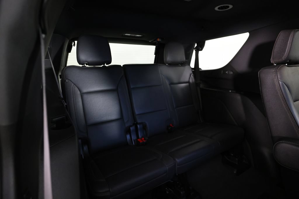 Used 2025 Chevrolet Tahoe High Country AWD/4WD image 12