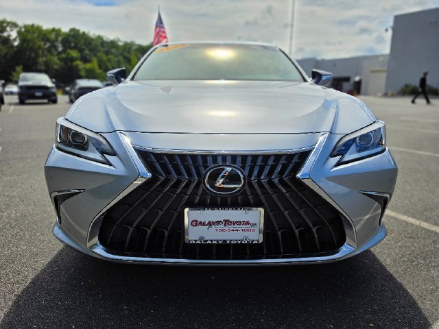 Used 2022 Lexus ES 350 w/ Premium Package FWD image 2