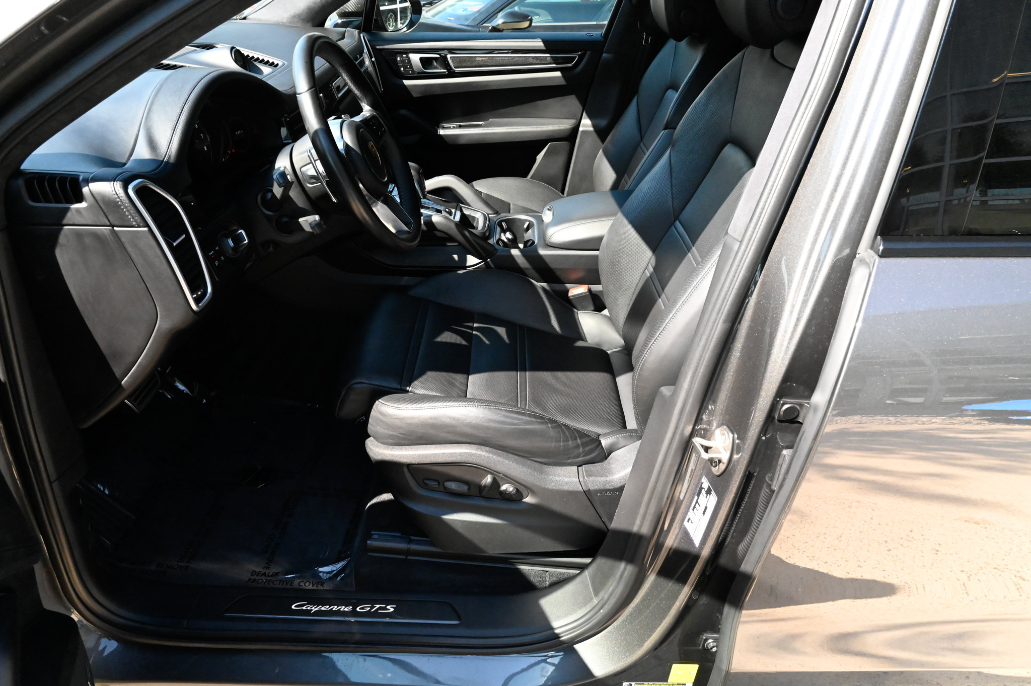 Used 2023 Porsche Cayenne GTS AWD/4WD image 17