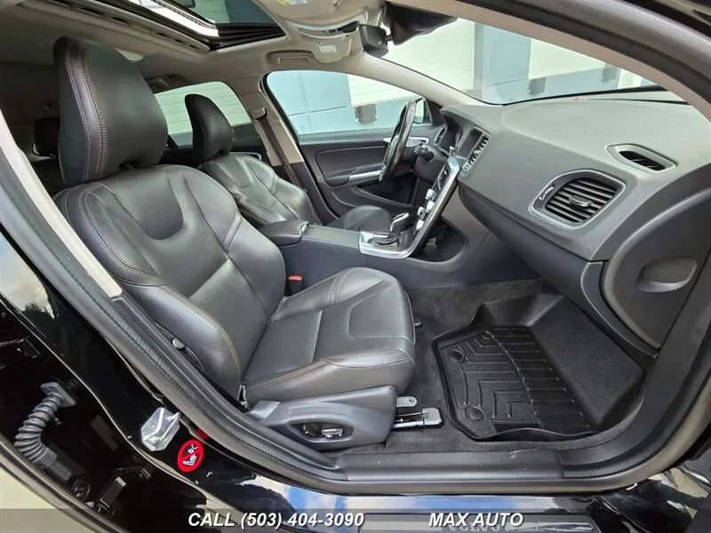 Used 2016 Volvo V60 T5 Cross Country image 19