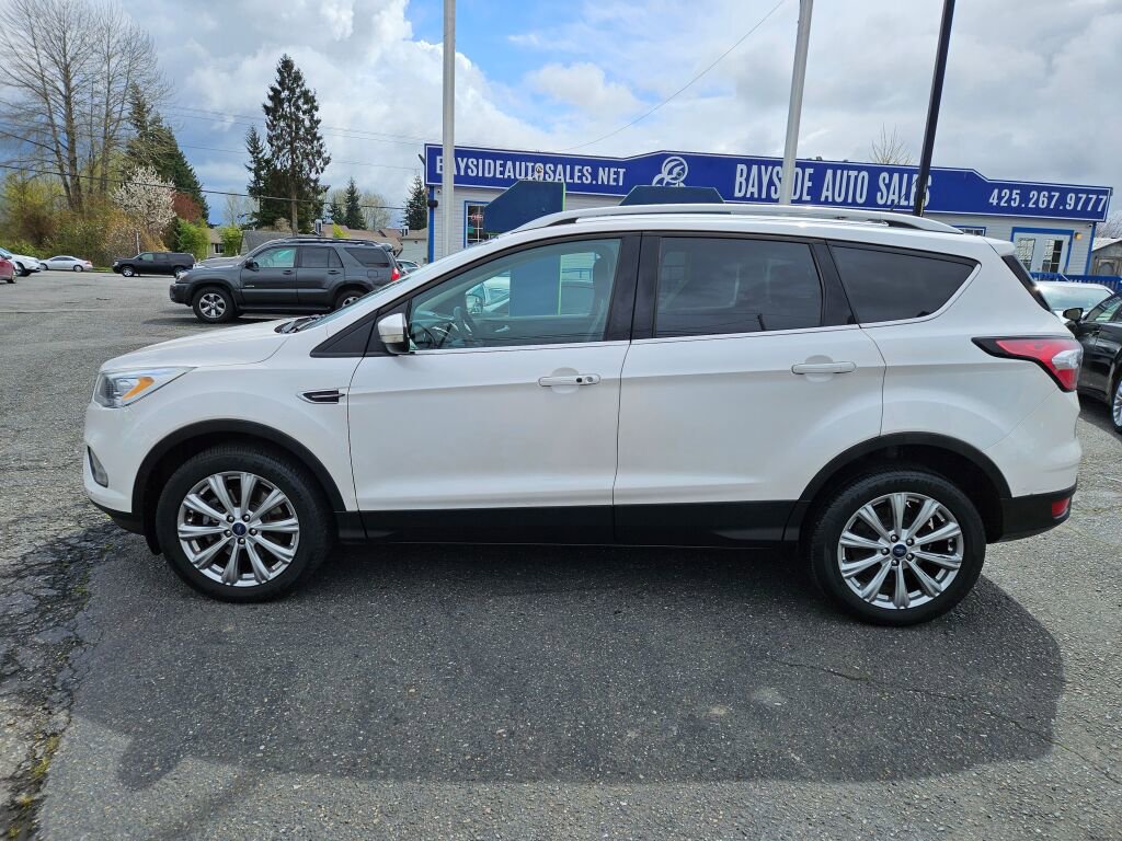 Used 2018 Ford Escape Titanium image 2