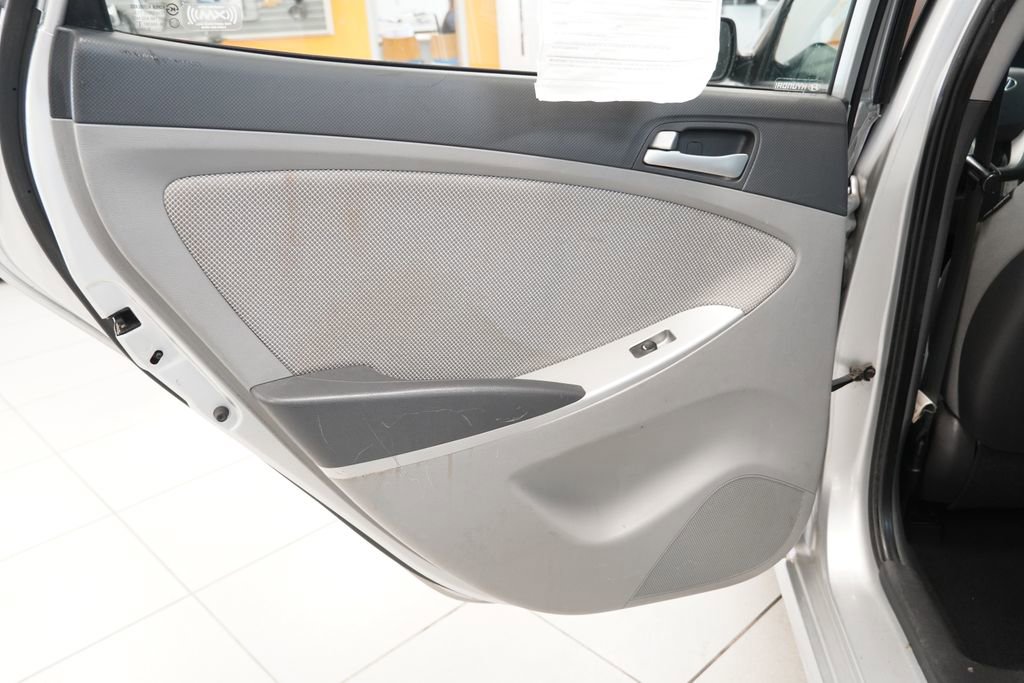 Used 2013 Hyundai Accent GLS image 23