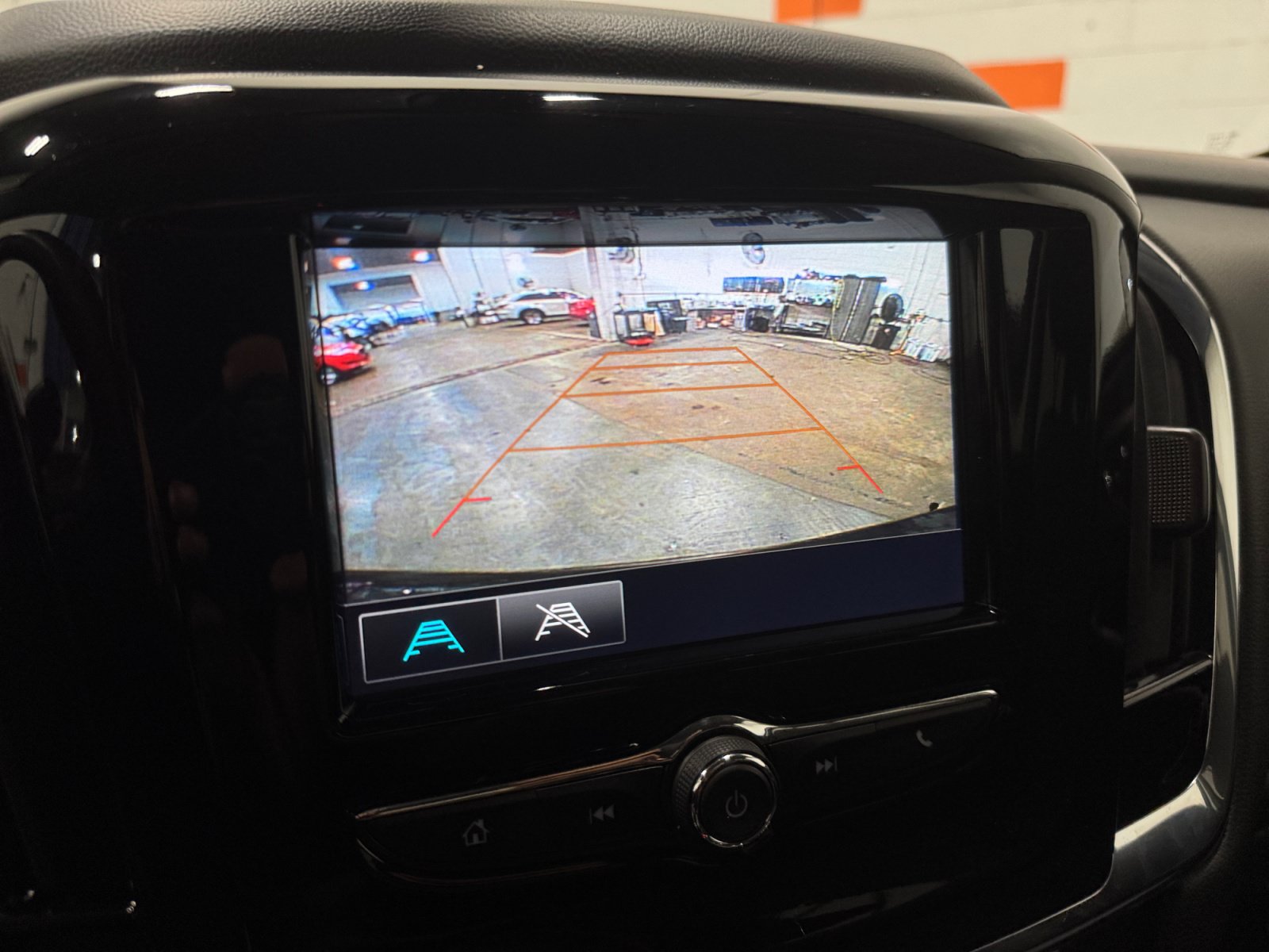 Used 2018 Chevrolet Traverse LS AWD/4WD image 17