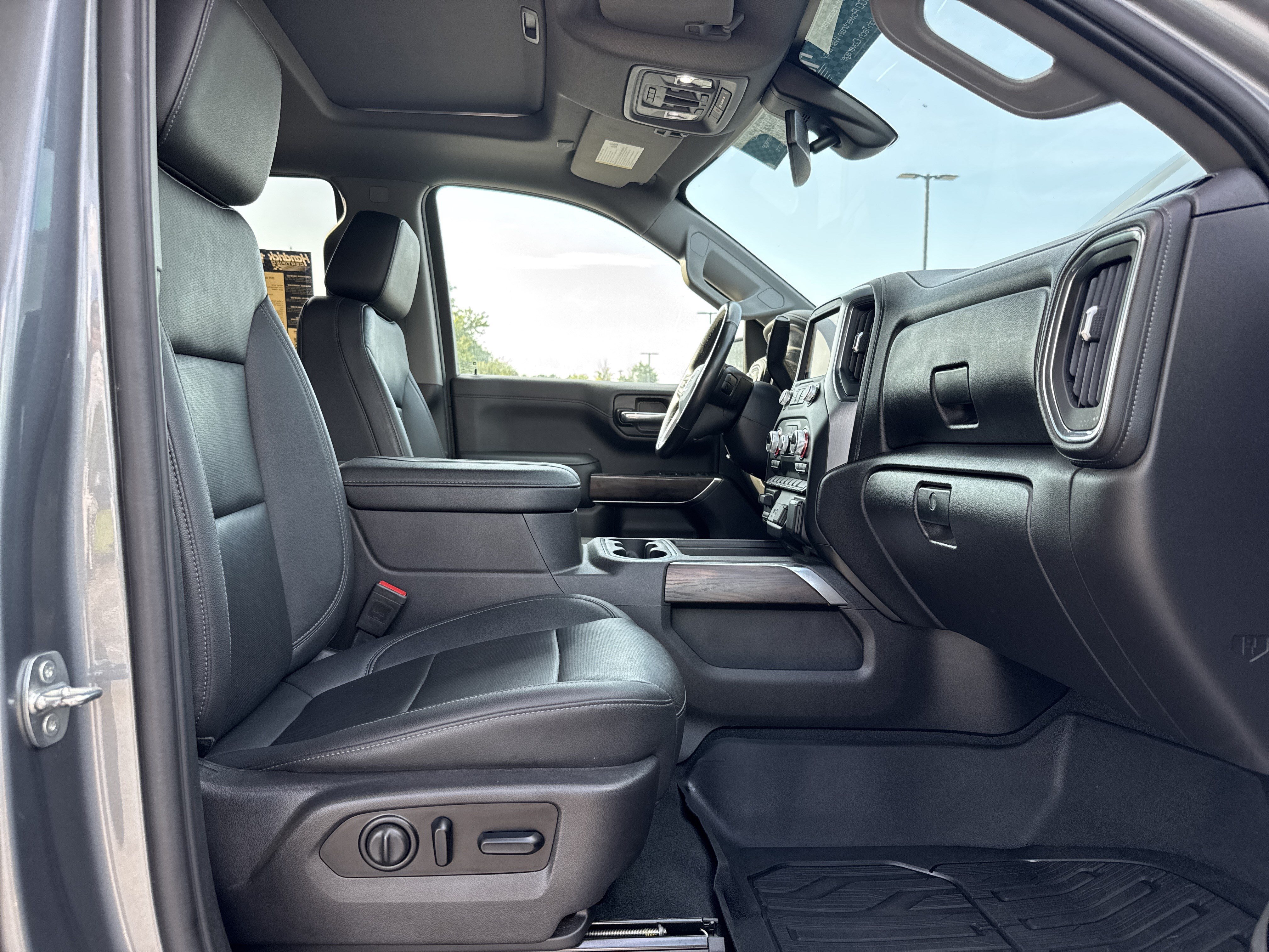Used 2021 GMC Sierra 1500 SLT w/ SLT Premium Plus Package AWD/4WD image 32