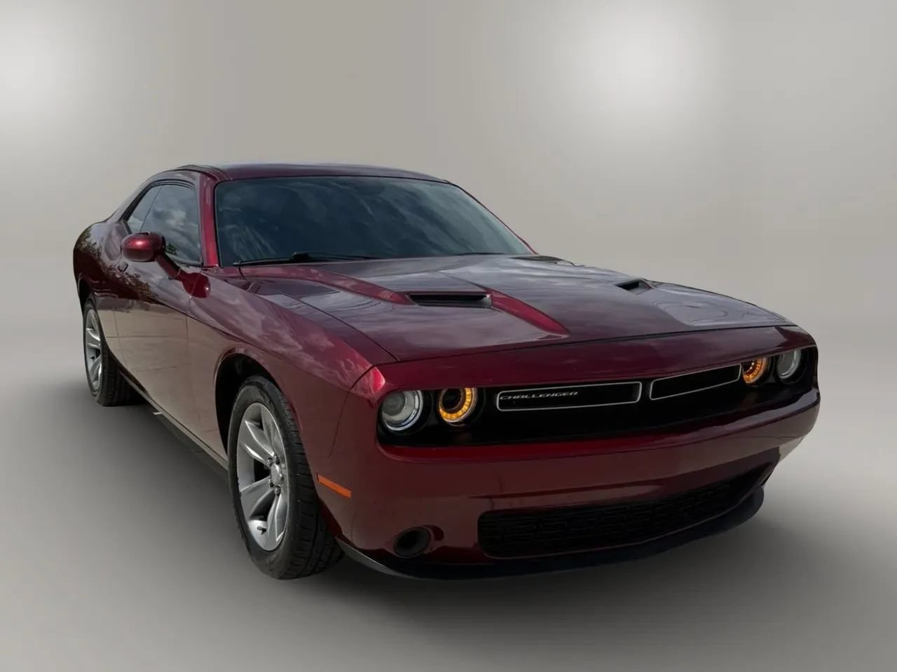 Used 2019 Dodge Challenger SXT RWD image 1
