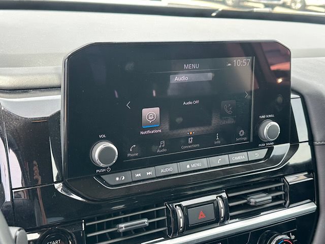 Used 2025 Nissan Pathfinder SV FWD image 26