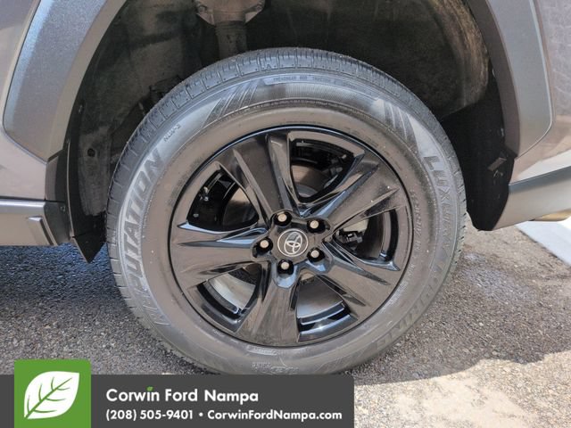 Used 2021 Toyota RAV4 XLE w/ XLE Grade Weather Package AWD/4WD image 31