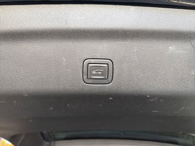 Used 2023 Chevrolet Suburban Premier AWD/4WD image 48