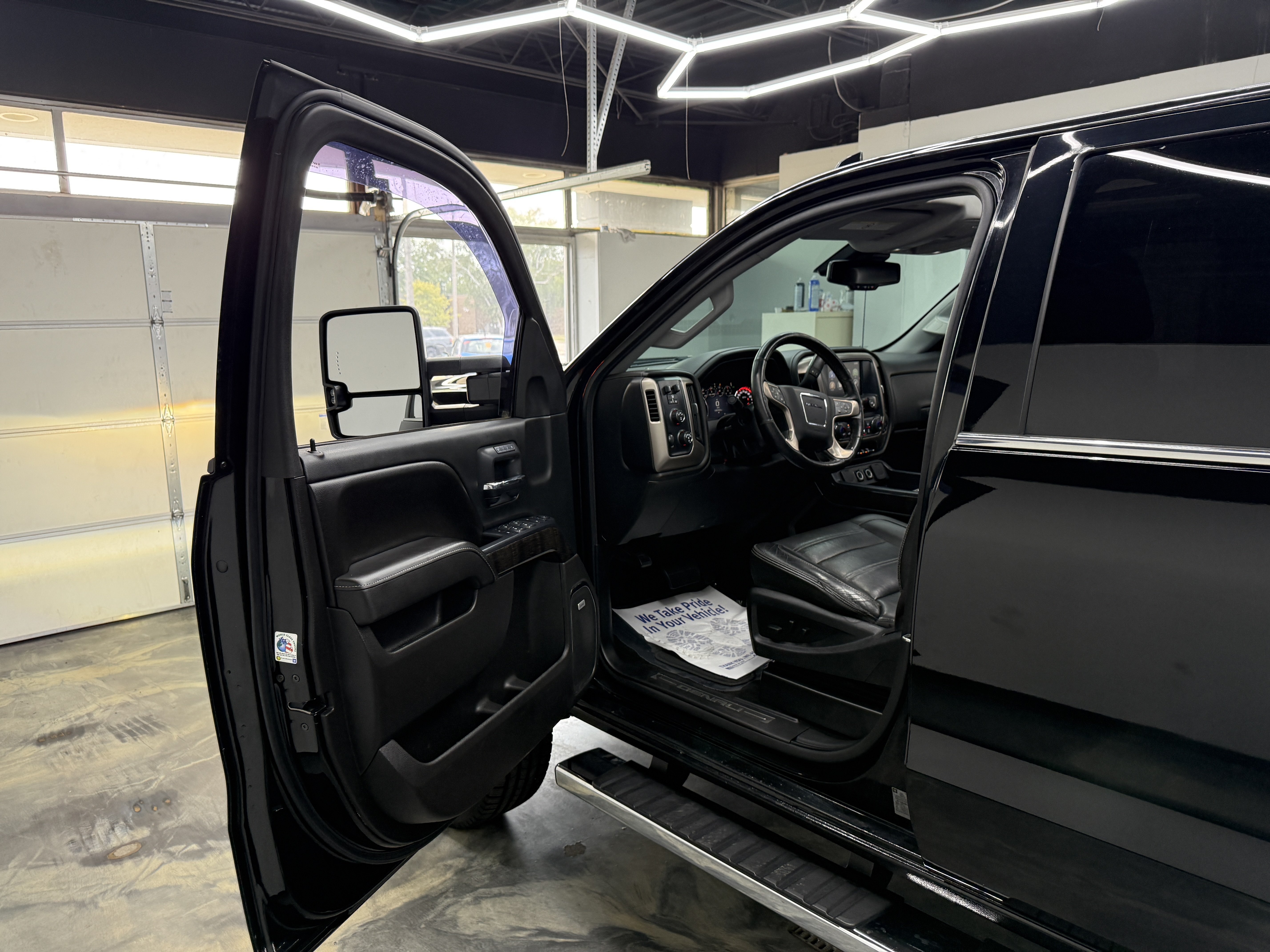 Used 2016 GMC Sierra 2500 Denali w/ Duramax Plus Package AWD/4WD image 8