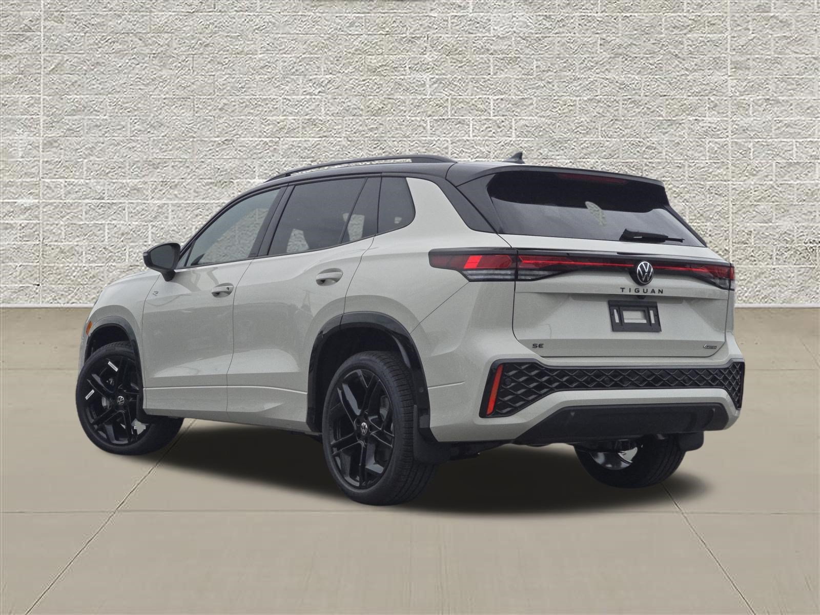 New 2026 Volkswagen Tiguan SE R-Line AWD/4WD image 5