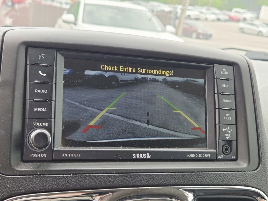 Used 2014 Chrysler Town & Country Touring-L FWD image 14