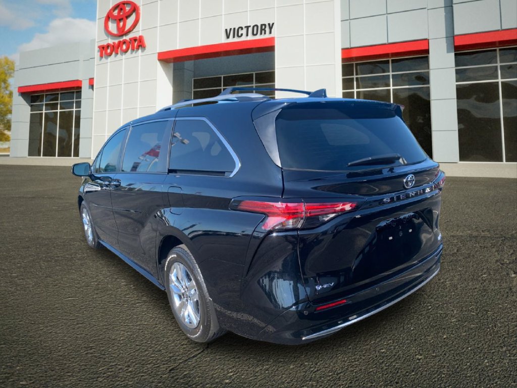 New 2026 Toyota Sienna Limited FWD image 5