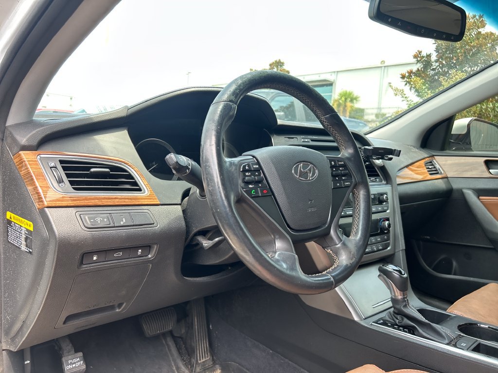 Used 2015 Hyundai Sonata Limited w/ Option Group 05 FWD image 8