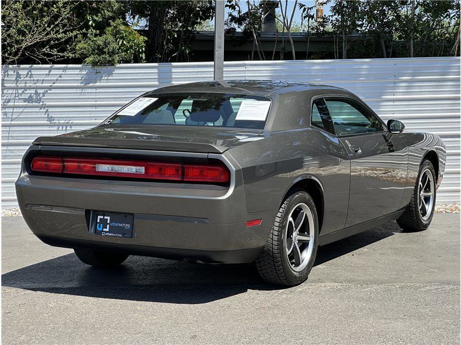 Used 2010 Dodge Challenger SE RWD image 10