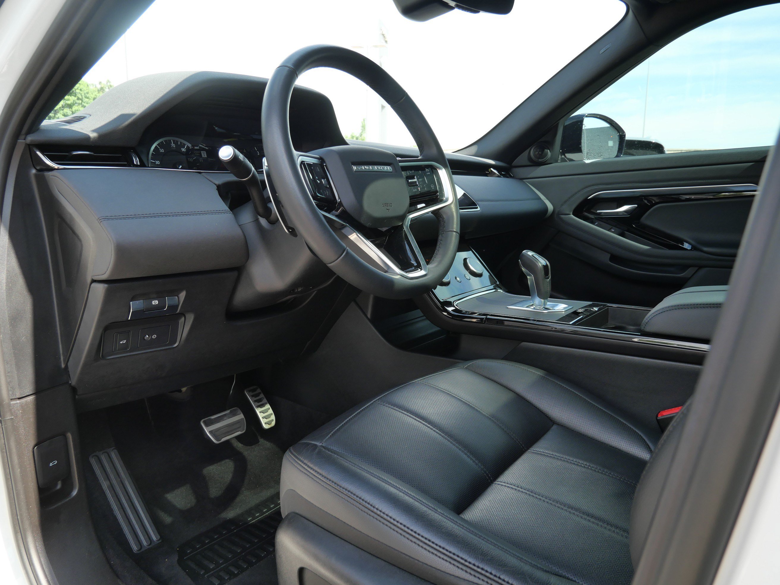 Used 2023 Land Rover Range Rover Evoque R-Dynamic SE AWD/4WD image 13
