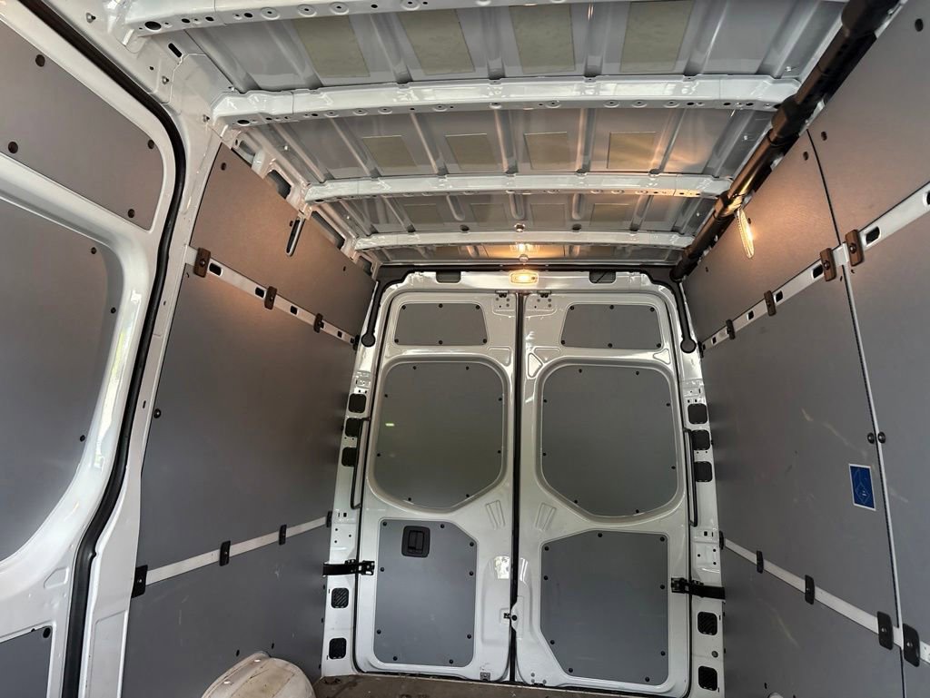 Used 2025 Mercedes-Benz Sprinter 2500 image 4