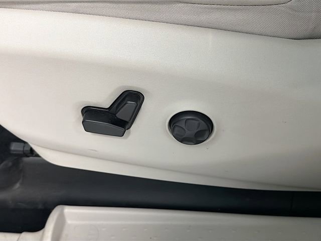 Used 2019 Chrysler Pacifica Limited image 17