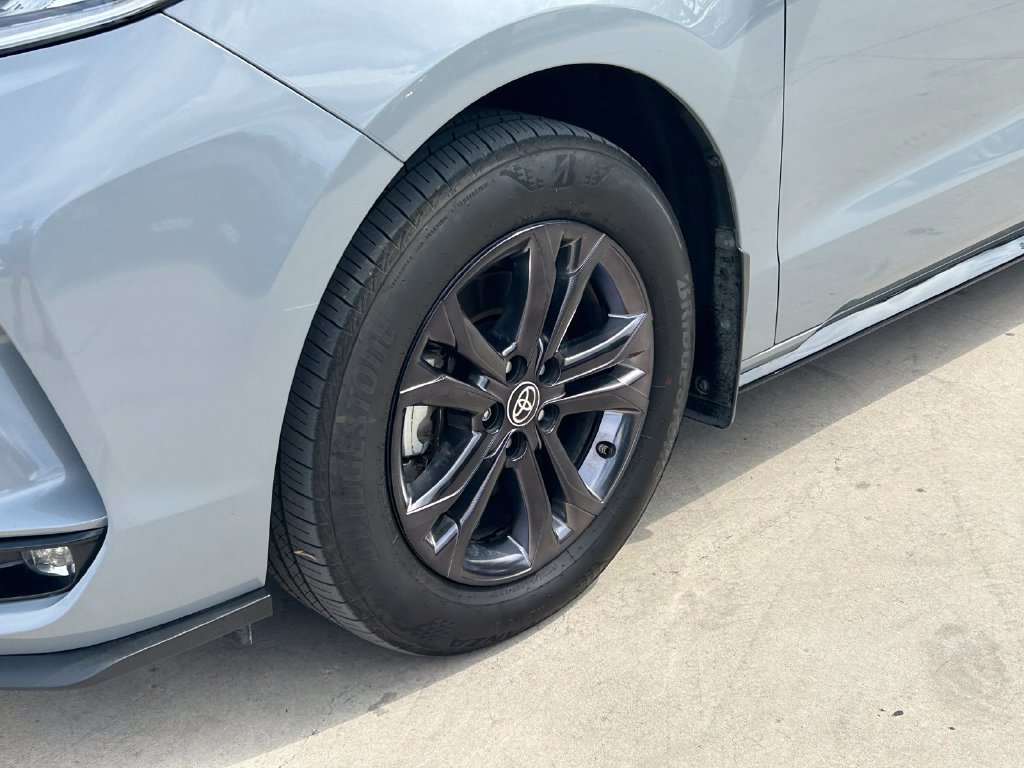 Certified 2025 Toyota Sienna XSE w/ XSE Premium Package AWD/4WD image 9