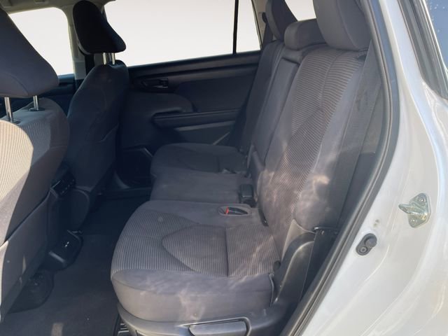 Used 2020 Toyota Highlander LE AWD/4WD image 13