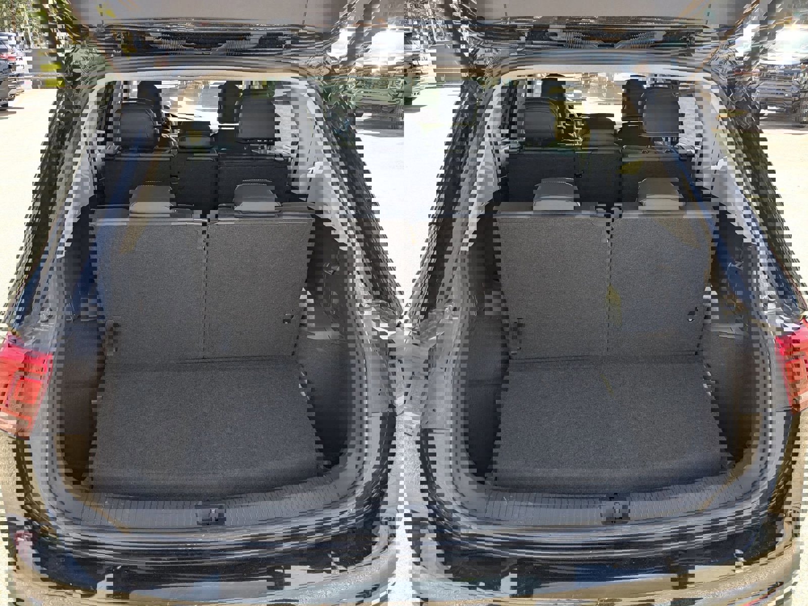 Used 2024 Volkswagen Tiguan SE image 4