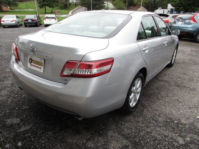 Used 2010 Toyota Camry LE FWD image 8