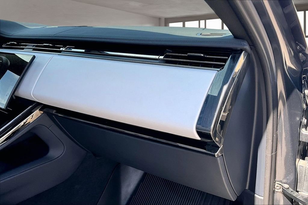 Used 2024 Land Rover Range Rover Sport Dynamic SE image 16