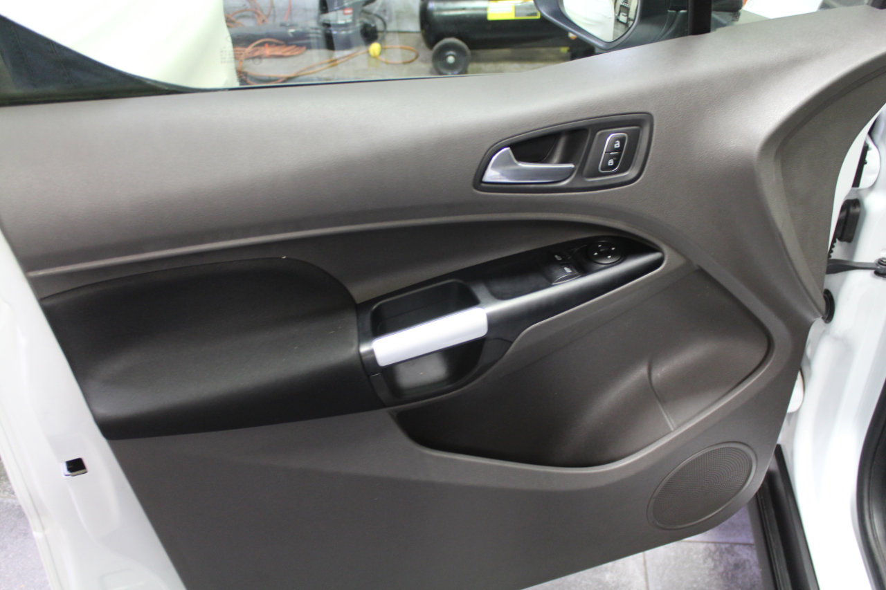 Used 2019 Ford Transit Connect XLT image 17