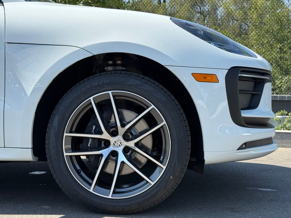 Used 2025 Porsche Macan image 12