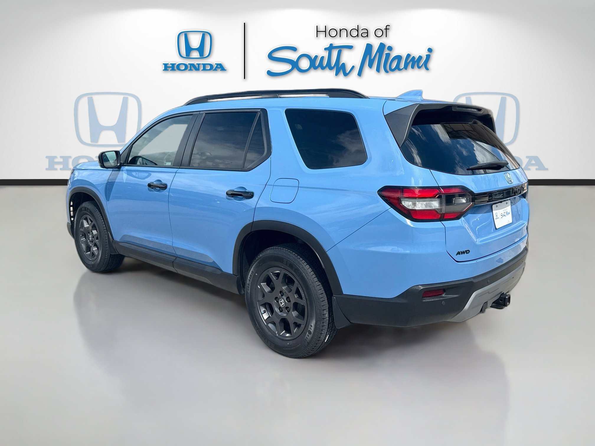 Certified 2023 Honda Pilot TrailSport image 4