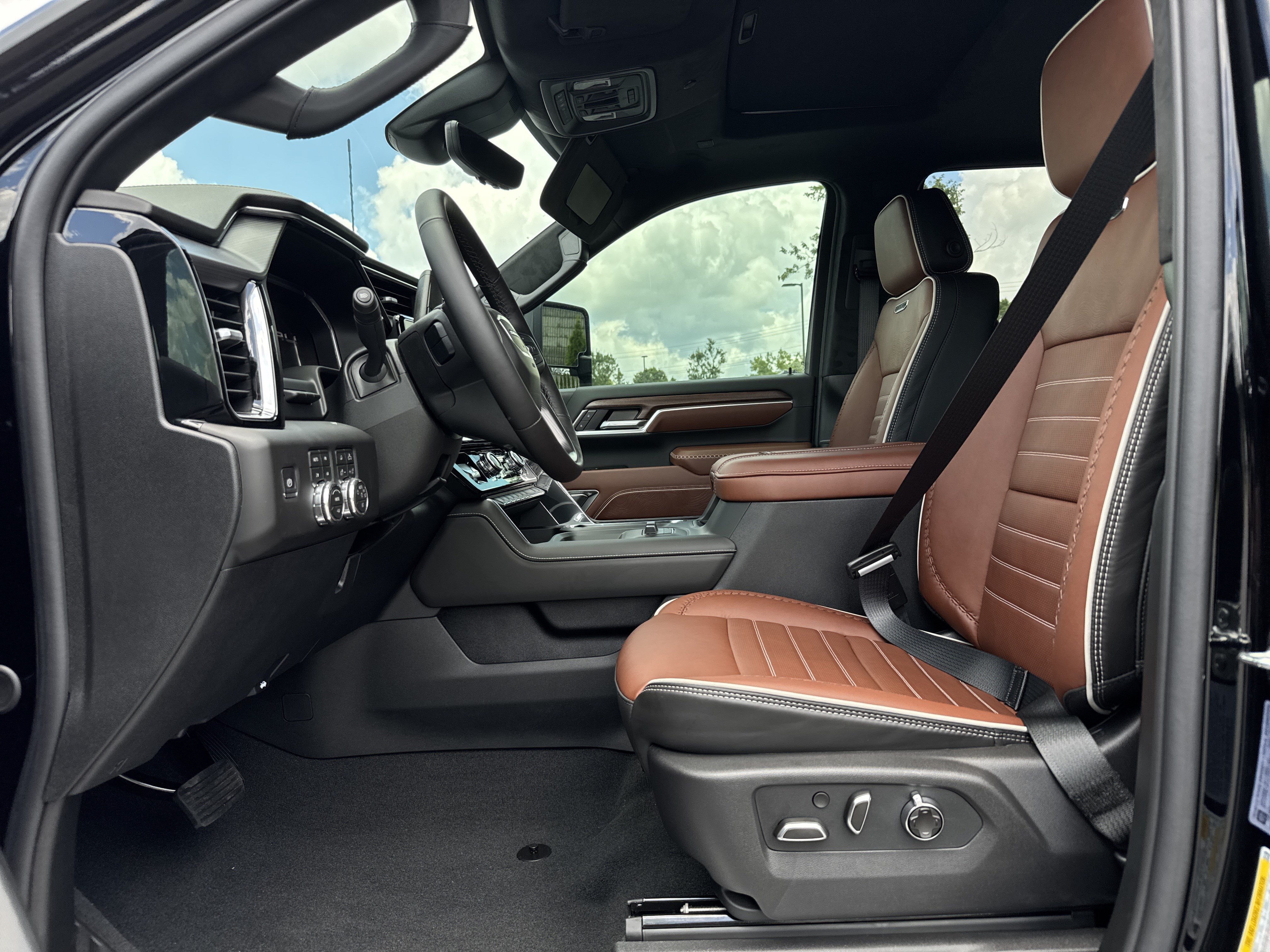New 2026 GMC Sierra 2500 Denali Ultimate AWD/4WD image 16
