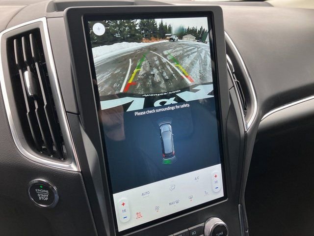 Used 2024 Ford Edge Titanium image 8