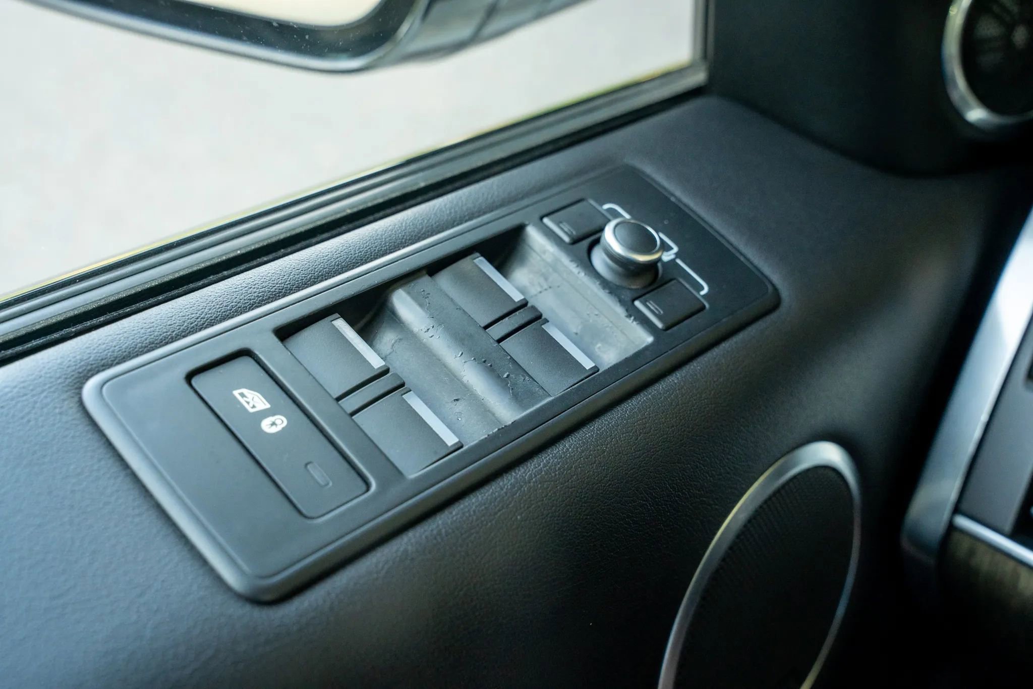 Used 2016 Land Rover Range Rover Sport SE image 30