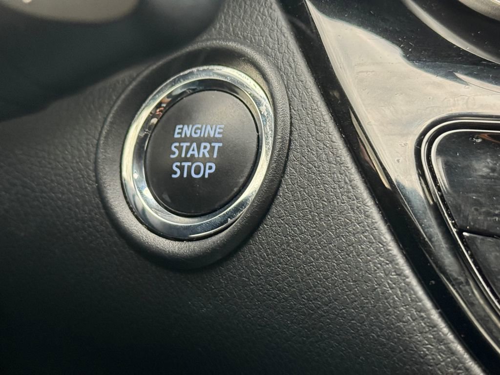 Used 2019 Toyota C-HR XLE image 23