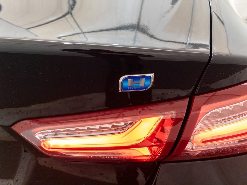 Used 2019 Chevrolet Malibu Hybrid w/ Leather Package image 7