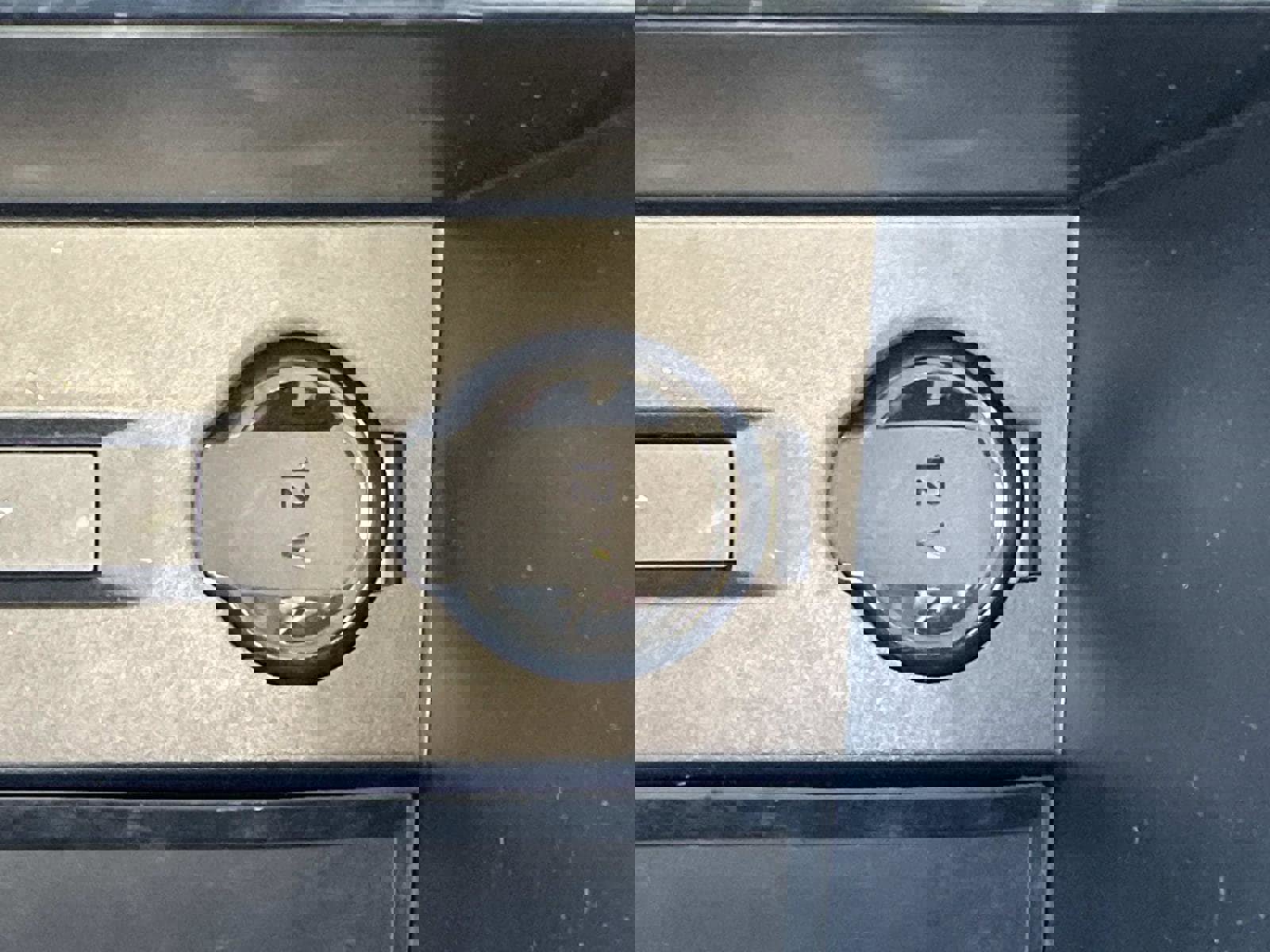 Certified 2025 Volkswagen Taos SE w/ Black Wheel Package FWD image 28