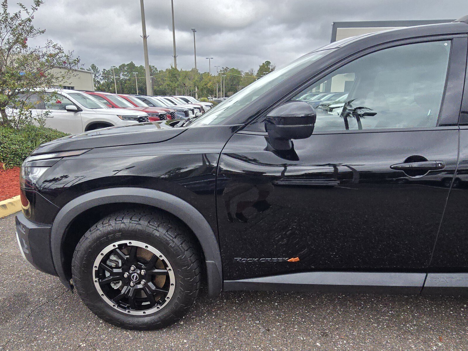 Used 2023 Nissan Pathfinder Rock Creek image 2