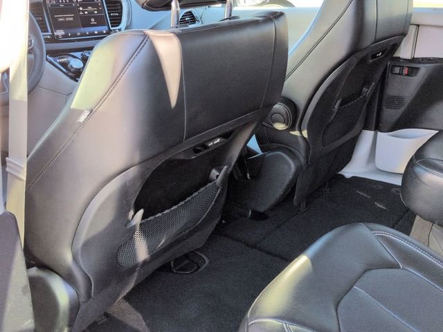 Used 2024 Chrysler Pacifica Touring-L image 25