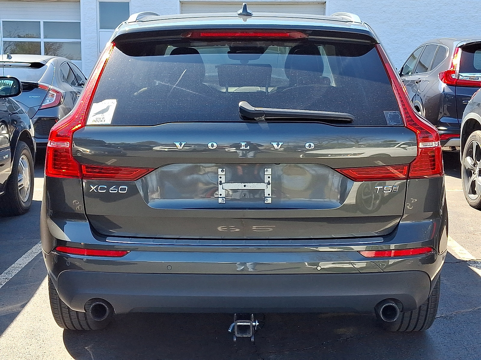 Used 2018 Volvo XC60 T5 Momentum w/ Vision Package image 4