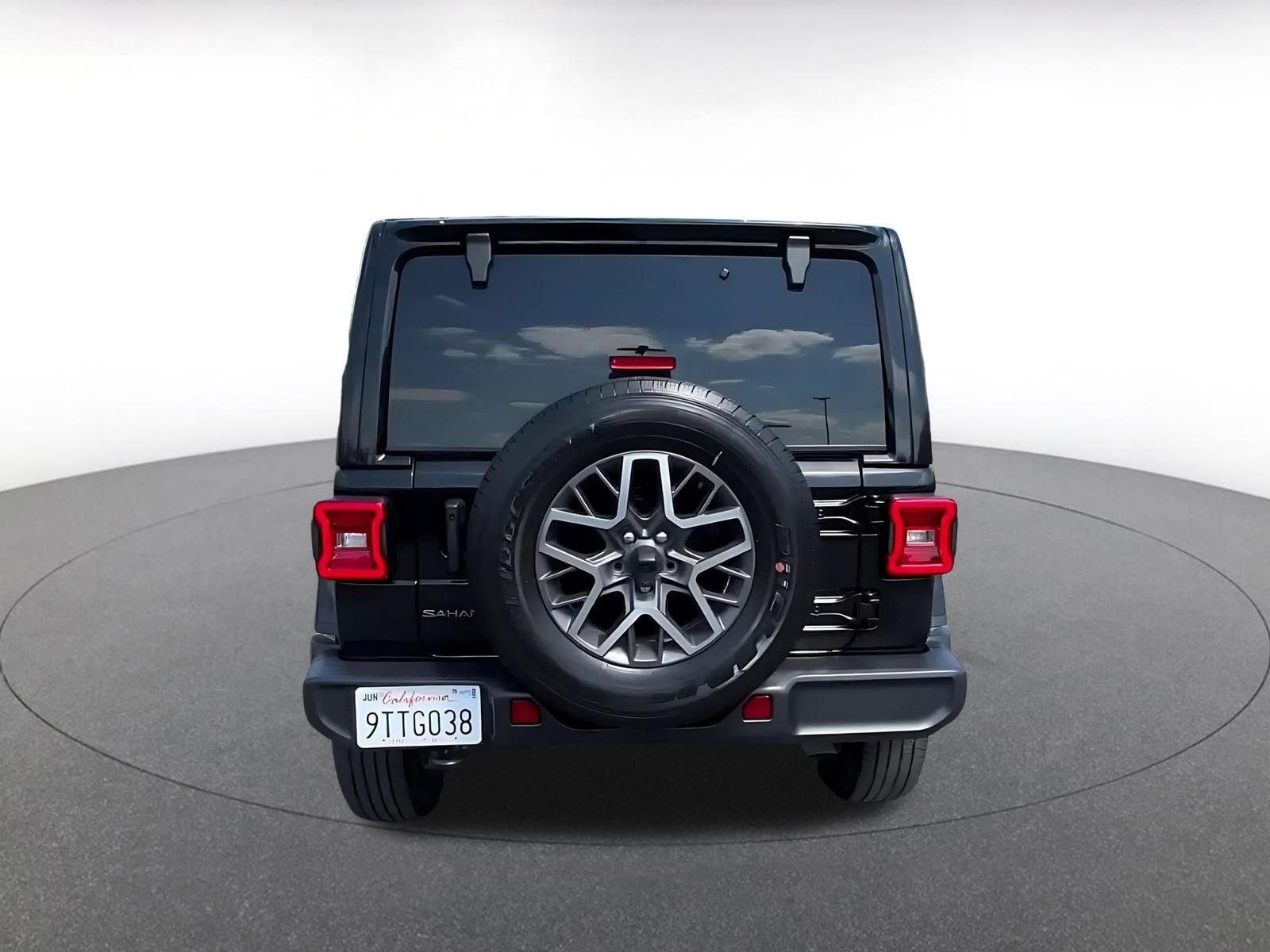 Used 2025 Jeep Wrangler Unlimited Sahara AWD/4WD image 12