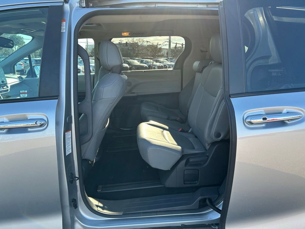 Used 2024 Toyota Sienna XLE image 50